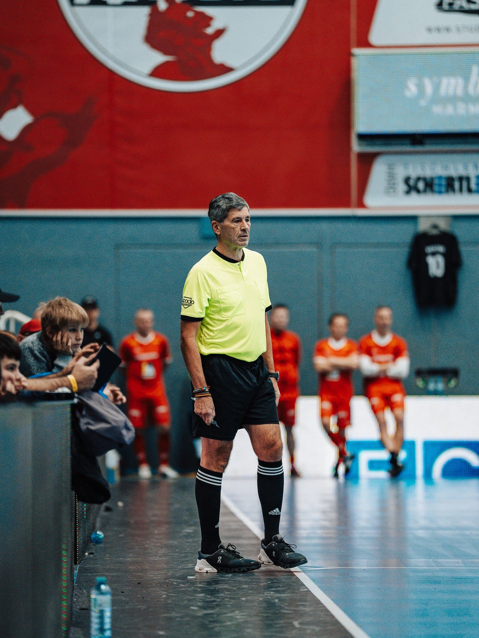 Schiedsrichter beim Legendencup 2025 in der Sporthalle am See